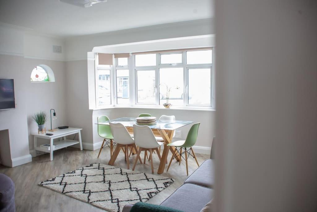 Appartement Coastal Haven In Leigh-On-Sea à Southend-on-Sea Extérieur photo
