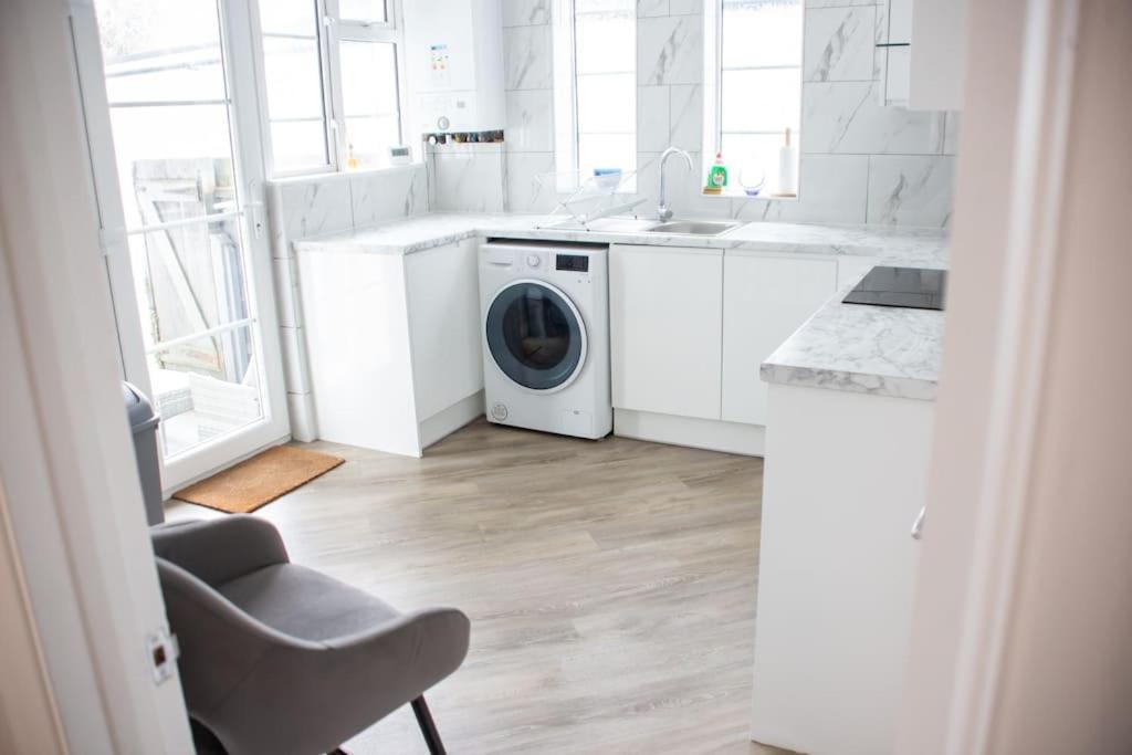 Appartement Coastal Haven In Leigh-On-Sea à Southend-on-Sea Extérieur photo