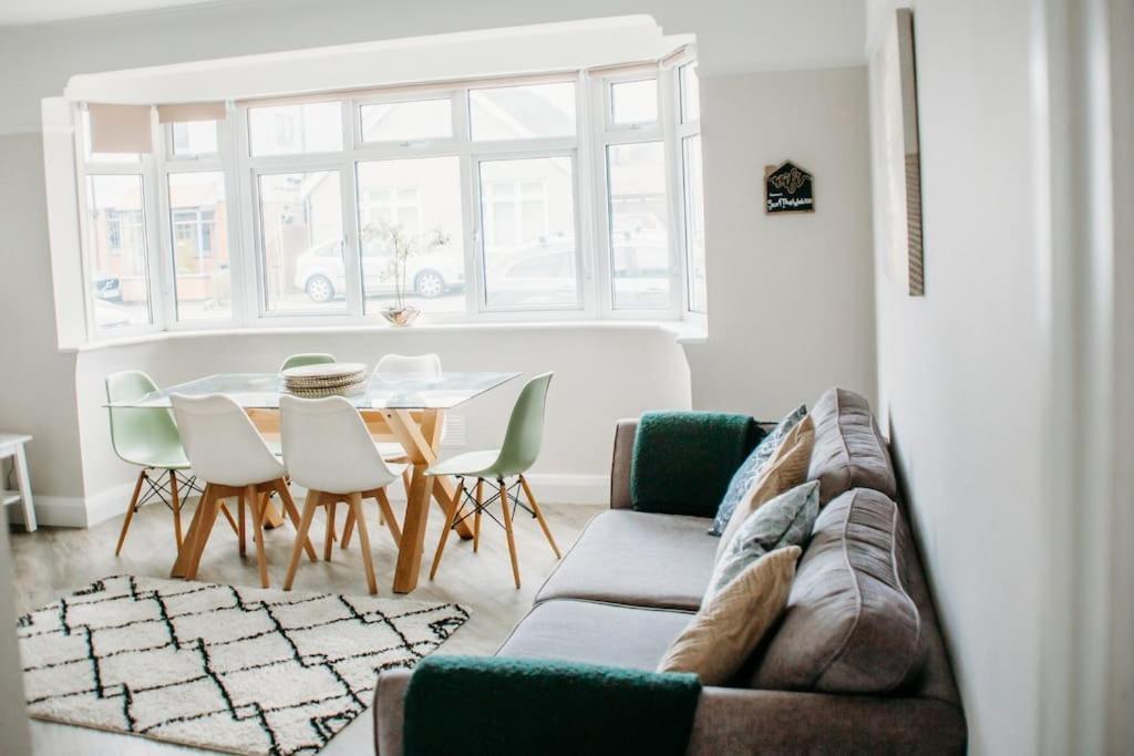 Appartement Coastal Haven In Leigh-On-Sea à Southend-on-Sea Extérieur photo